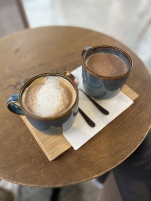 Latte and hot chocolate   at Monsieur Txokola in Biarritz