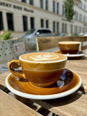 Flat White ⭐️⭐️⭐️⭐️⭐️  at Café Pfusch in Leipzig
