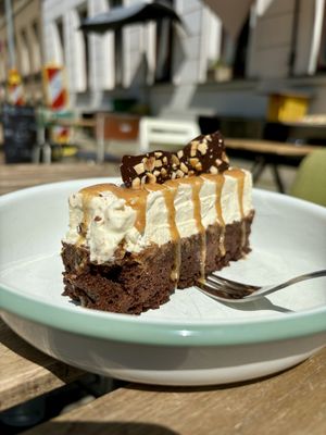 Leckere Torte ⭐️⭐️⭐️⭐️⭐️  at Café Pfusch in Leipzig