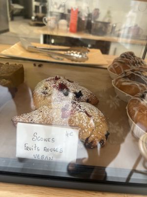 Scones  at Mälis in Biarritz