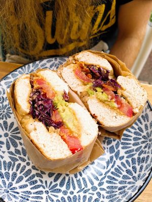 Vegan bagel with peanut butter, avocado and tomato at Mälis in Biarritz