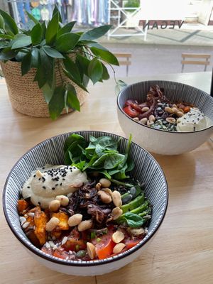 Vegan Poke at Mälis in Biarritz