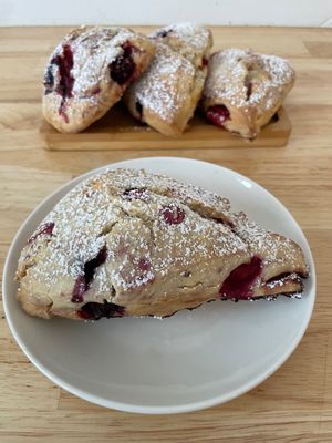 Vegan scone at Mälis in Biarritz