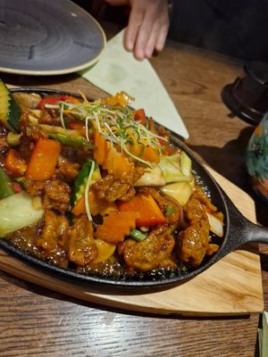 Knuspriger Seitan mit Gemüse at Vivien Restaurant in Taufkirchen