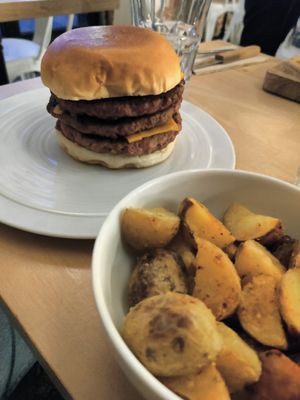 Triple smashed burger at Bloomy Rive Gauche in Toulouse