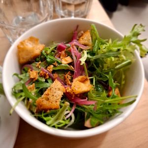 Side : petite salade, pas si petite que ça 😏 at Bloomy Rive Gauche in Toulouse
