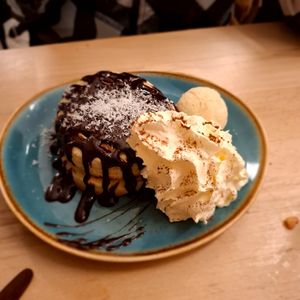 Bloomy pancakes 🥞 at Bloomy Rive Gauche in Toulouse