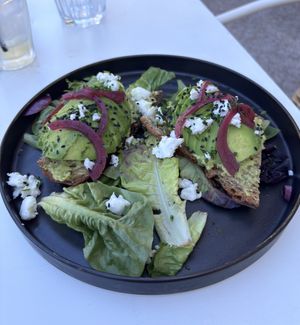 Avocado toast, toast sans gluten   at Bloomy Rive Gauche in Toulouse