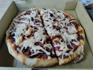 Vegan flavorful beef and cheese pizza at Vegan Taipei in Taipei