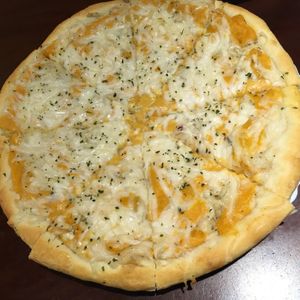 Triple cheese pizza at Vegan Taipei in Taipei