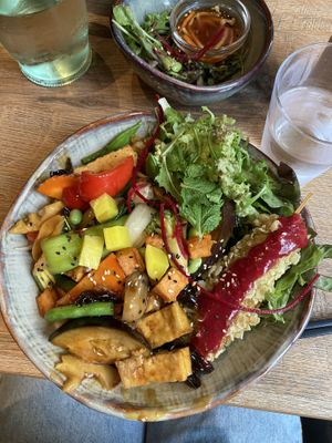 Flamingo Bowl - faaaavorite! 🫶🏽  at To1980 Vegan - Pempelfort in Dusseldorf