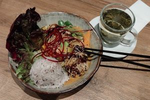 Vietnam Curry mit Erdnusssauce & Veggie Ente at To1980 Vegan - Pempelfort in Dusseldorf