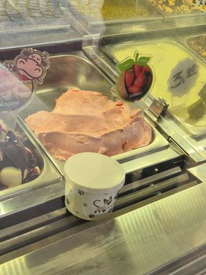 Strawberry at Crema Gelato in Dinkelsbuehl