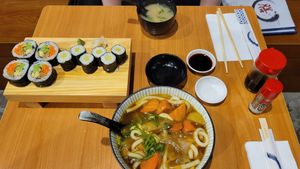 Udon noodles and vegan sushi at Veg Japan ベジジャパン in Bangkok