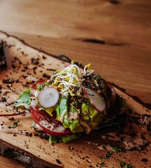 Smørrebrod mit Avocado und Tomate  at Die Schanze in Winterberg