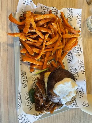 Messy vegan platter  at Elephant Shoe in Valletta
