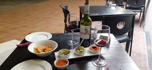 Very friendly, knowledgeable and accommodating staff.

Nice atmosphere. 

Was not expecting much after reading some reviews but were really happy we came here. at Emma's Cantina Mexicana in Lanzarote