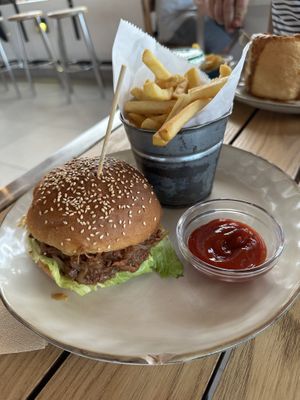 Jackfruit burger  at Enso in La Gaulette