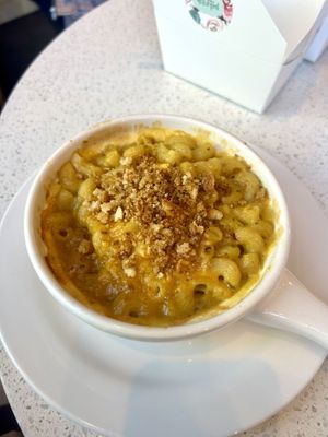 Mac n cheesee  at Petunia's Pies and Pastries in Portland