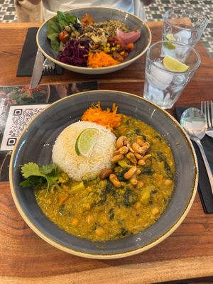 Buddha bowl + Chef's curry at The Veg Box Cafe - London in North West London