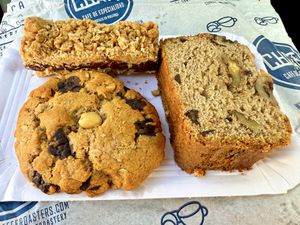 Hazelnut and chocolate cookie, chocolate flapjack and banana breadd  at La Mar Dolca in Mallorca