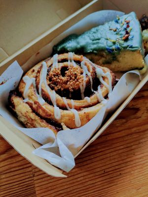 Cinnamon roll + lemon cake at C+ Bakery in Berlin