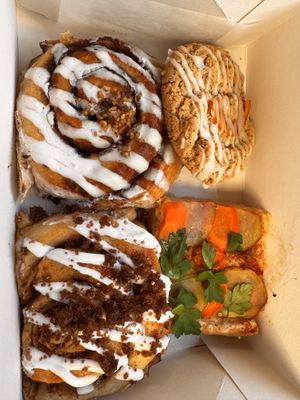 Cinnamon Roll, Mohn Orangen Keks, Focaccia    at C+ Bakery in Berlin