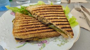 Sandwich de berenjena at À Tantôt in Rouen