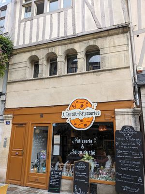  at À Tantôt in Rouen