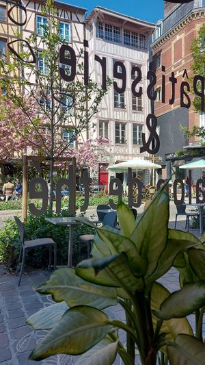  at À Tantôt in Rouen