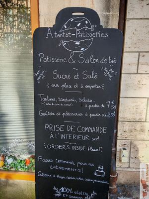 PAstries and tea room at À Tantôt in Rouen