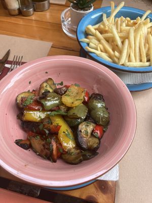 Vegetables and chips (aren’t labelled but are vegan)  at Downtown Grill in Split