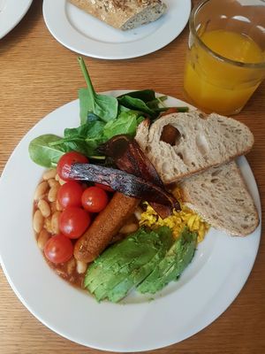 vegan breakfast @eatbynature at Fruccola in Budapest