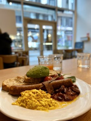 Vegan breakfast 😍 at Fruccola in Budapest