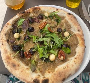 Descrizione: verdure di stagione in diverse consistenze con semi e frutta a guscio abbinate alle verdure  at Re al Quadrato in Montepulciano