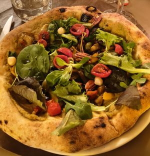 Pizza vegana 12€. Really tasty 😋 at Re al Quadrato in Montepulciano