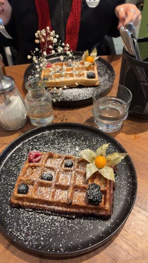 Basic Waffel & Möhren-Bananen-Walnuss Waffel  at Süd & Salzig in Cologne