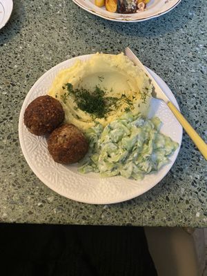 mielony with great mashed potatoes   at Korzenie Kuchnia Roślinna  in Szczecin