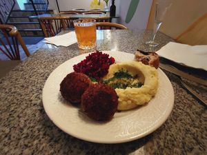 Frikadelle with mashed potatoes and cooked grated beetroot salad at Korzenie Kuchnia Roślinna  in Szczecin