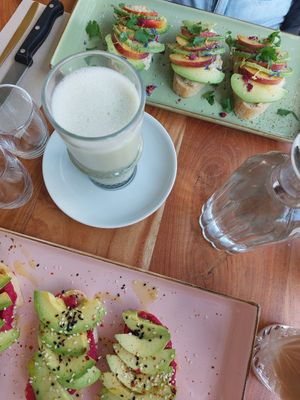 Pincado (Avocado & Pink Hummus) und Princess Peach Bread at DOA in Bad Nauheim