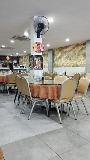 Clean & spacious at NEU Xinmin Vegetarian Restaurant - 新民素食馆 in Kuala Lumpur