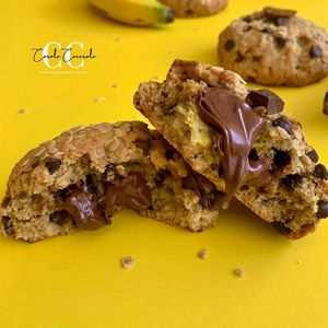 Galleta de banano de 120gr rellena de chocolate semiamargo  at Carola Cacerola Pasteleria  in Bogota