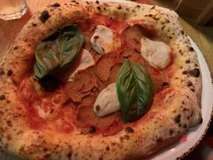 Vegan salami pizza 16€  at 60 seconds to Napoli in Hamburg