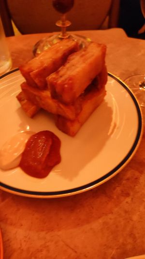 Patatas at Zíngara in Madrid