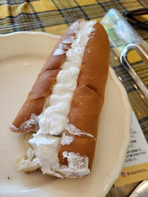 순백 기건 생크림 빵 Pure White Cream Bread 4,000 krw at Veganature - 비건네이처 in Seoul