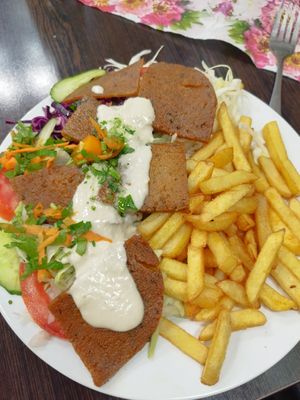 Saitan with fries at Bistro Jasmin in Leipzig