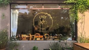  at Café zum goldige Velo in Basel