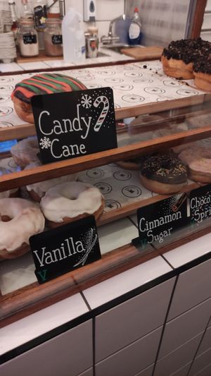 Vegan vanilla and cinnamon sugar (+ other veggie) donuts at Kilted Donut in Edinburgh