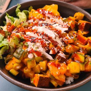 Tropical tofu bowl at MA‘LOA Poké Bowl Dresden in Dresden