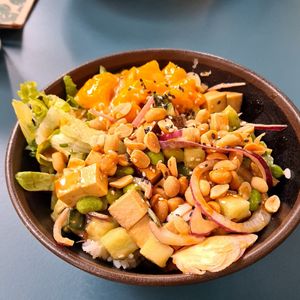 Sesam me tofu bowl at MA‘LOA Poké Bowl Dresden in Dresden